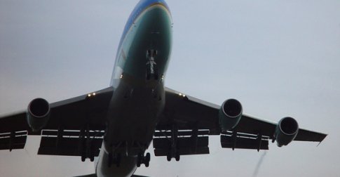 samolot-przod-czarny