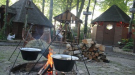 Wyjazd integracyjny – jak go zorganizować? Podróże, LIFESTYLE - Witalna Wioska® to innowacyjny pomysł na regenerację i motywację. Budowanie zespołowego ducha, wzmacnianie relacji i motywowanie pracowników do działania oraz jakże ważne, utożsamianie pracowników z przedsiębiorstwem to główne elementy zarządzania zasobami ludzkimi.