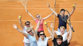 Rozrywka, ekscytacja, edukacja, czyli pomysły na aktywny urlop Podróże, LIFESTYLE - Planujesz już wakacyjny wyjazd? Jeśli nie masz jeszcze zarezerwowanych biletów do kurortu nad ciepłym morzem – pomyśl, czy nie lepiej zamienić plaży na zabytki, a lenistwa – na rozrywkę. Robi tak coraz więcej Polaków. Podpowiadamy, jak można aktywnie spędzić urlop.