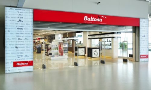 Co turysta ma w koszyku, czyli wakacyjne zakupy na polskich lotniskach