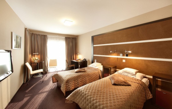 Na weekend: 5-gwiazdkowy luksus w najlepszej cenie Podróże, LIFESTYLE - Serwis trivago.pl, porównujący ceny ponad 700.000 hoteli z całego świata, przygotował listę pięciu 5-gwiazdkowych hoteli zlokalizowanych w różnych zakątkach Polski, w których możemy zarezerwować pokój w atrakcyjnej cenie.