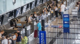 Wciąż przybywa pasażerów na wrocławskim lotnisku