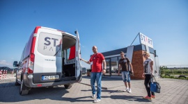 Jak najlepiej dotrzeć na lotnisko? Podróże, LIFESTYLE - Wybór metody dotarcia na lotnisko wiąże się z odmiennymi kosztami i aktywnościami. Która z nich jest najbardziej optymalna?