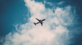 Podróż samolotem z niemowlakiem - o czym warto pamiętać? Podróże, LIFESTYLE - Podróż samolotem z najmłodszym członkiem rodziny dla wielu rodziców może być nie lada wyzwaniem.