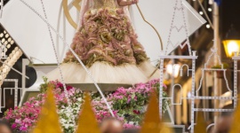 Azory świętują Sanjoaninas Podróże, LIFESTYLE - Doskonałą okazją do zabawy i spotkań są uliczne festyny arraiais populares, odbywające się przez cały czerwiec w różnych miejscach Portugalii, m.in. w Lizbonie, Porto i na Maderze. Na Azorach największe uroczystości mają miejsce na wyspie Terceira podczas Sanjoaninas.