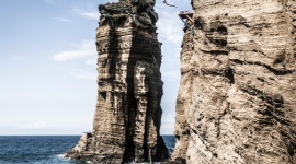 Ekstremalna Portugalia Podróże, LIFESTYLE - Skoki z klifu do wody, wyścigi motorówek, biegi ultra po szczytach gór i surfing na olbrzymich falach przyciągają do Portugalii poszukiwaczy ekstremalnych doznań. Silne emocje czekają zarówno na uczestników tych wydarzeń, jak i ich widzów.