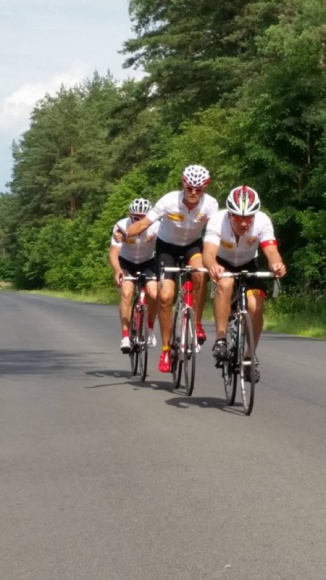 KRĘCĄ KILOMETRY W RAMACH AKCJI „PODRÓŻ DLA INNYCH” Podróże, LIFESTYLE - W 6 DNI PRZEJADĄ NA ROWERACH 1400 KM PRZEZ POLSKĘ, ABY POMÓC POTRZEBUJĄCYM