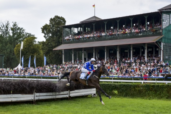 Odlotowa niedziela na Partynicach Podróże, LIFESTYLE - Pokazy straży pożarnej, planowanie wypoczynku z wylotem z Wrocławia, konkursy z nagrodami i wielka dawka sportowych emocji. 25 września wrocławskie lotnisko zaprasza na Dzień Portu Lotniczego na Partynicach. Wstęp wolny.