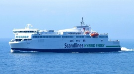 Scandlines otwiera 2017 rok nowym promem, nowymi cenami i programem rabatowym Podróże, LIFESTYLE - Największy przewoźnik promowy w Europie - linie Scandlines, trzeci rok z rządu obniżyły cenę biletów ekonomicznych na trasie z Rostock do Gedser - z 39 Euro na 33 Euro.