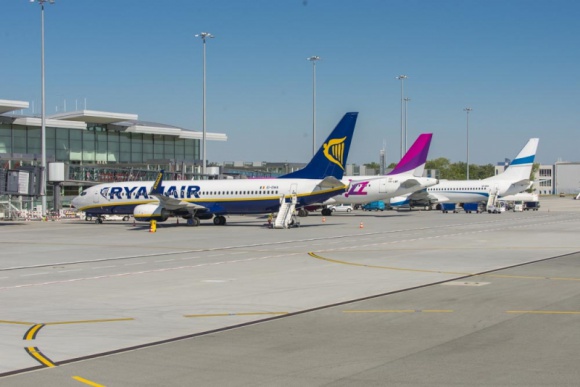 Samolotem do Gdańska i Brukseli. Nowe połączenia z Wrocławia Podróże, LIFESTYLE - Z Wrocławia polecimy do Gdańska i Brukseli Charleroi. Połączenia linii Ryanair ruszą od sezonu zimowego 2017/2018. To 30 kierunek proponowany przez przewoźnika z wrocławskiego lotniska.