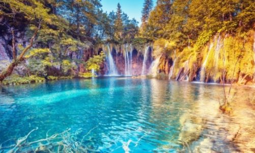 Tęczowe wody – gdzie zobaczysz najpiękniejsze jeziora na świecie