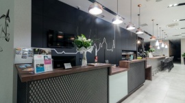 Hotel Ibis Styles Grudziądz – ostoja współczesnych księżniczek i rycerzy Podróże, LIFESTYLE - Szczęk zbroi i ciężkiego oręża, tętent końskich kopyt i śpiew bardów… Najnowszy projekt pracowni architektonicznej Tremend przenosi nas w czasy turniejów rycerskich, hucznych biesiad i romantycznych ballad