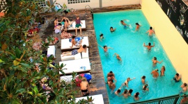 Jak podróżują i wypoczywają młodzi? Podróże, LIFESTYLE - Jakie trendy możemy zauważyć w turystyce młodych?