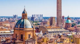 Zakochani w Italii. Pełne samoloty na trasach z Wrocławia Podróże, LIFESTYLE - W 2017 roku samoloty latające z Wrocławia do Włoch były wypełnione średnio w 90% - wynika ze statystyk wrocławskiego lotniska. Dobrą wiadomością dla podróżnych jest powiększająca się siatka połączeń do Italii. Od 31 marca polecimy do Bari. Bilety są już w sprzedaży