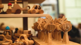 Wileński Jarmark Kaziukowy – festiwal rękodzieła oraz wielonarodowej kuchni Podróże, LIFESTYLE - W dniach 2-4 marca w stolicy Litwy odbył się jeden z największych w krajach bałtyckich jarmark wyrobów rzemieślniczych oraz dziedzictwa narodowego. Kiermasz Kaziukowy to możliwość poznania bliżej historii Wilna, bałtyckiego folkloru i dziedzictwa wielonarodowej kuchni.