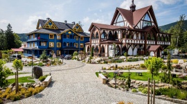 WESELE GODNE WIKINGA Podróże, LIFESTYLE - Z przyjściem wiosny rozpoczynamy również sezon weselny. Budząca się do życia zieleń, słońce i piękna pogoda to powody, dla których wiele par wybiera wiosnę na organizację wymarzonego wesela.