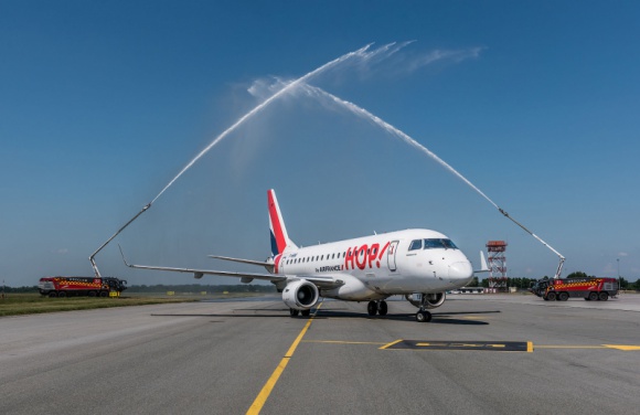 Air France lata z Wrocławia do Paryża Podróże, LIFESTYLE - Francuski przewoźnik otworzył połączenie z Wrocławia na główne lotnisko w Paryżu. Samoloty na tej trasie latają codziennie. To najważniejszy z 10 nowych kierunków z wrocławskiego lotniska.