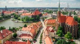 Wakacyjny przewodnik po dolnośląskich atrakcjach Podróże, LIFESTYLE - Regionem, który z pewnością spełni nasze oczekiwania jest Dolny Śląsk, słynący z zabytkowych zamków, pięknych ogrodów, górskich widoków, bajkowych parków oraz restauracji ze smaczną kuchnią.