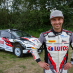 Jak bezpiecznie zapakować auto przed wakacyjną podróżą?