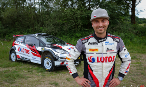 Jak bezpiecznie zapakować auto przed wakacyjną podróżą?