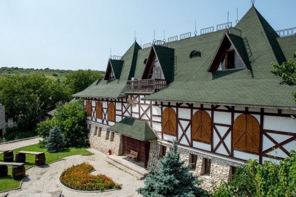 Mołdawia na TT Warsaw Podróże, LIFESTYLE - Mołdawia po raz kolejny będzie promować się podczas Targów TT Warsaw jako kierunek dla koneserów podróży. To wszystko na narodowym stoisku C10 w Sali Marmurowej Pałacu Kultury i Nauki w Warszawie.