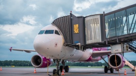 Port Lotniczy Wrocław: ponad 3,3 mln pasażerów w 2018 roku Podróże, LIFESTYLE - Wrocławskie lotnisko ma za sobą swój najlepszy rok w historii. Port obsłużył o 17,3% podróżnych więcej niż przed rokiem. Dodatkowo, kilka wydarzeń w 2018, w tym pojawienie się nowych znaczących przewoźników, to kamienie milowe dla rozwoju lotniska.