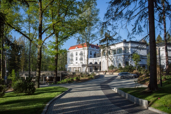 Wybierając hotel, coraz częściej kierujemy się opiniami innych Podróże, LIFESTYLE - Co raz większy wpływ na podejmowane przez nas decyzje zakupowe, związane z podróżami czy wyborem miejsca na wypoczynek mają opinie innych osób.