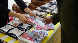 DFDS rozdało 5000 pączków na „Tłusty Czwartek” w Londynie! Podróże, LIFESTYLE - W czwartek, 28 lutego, zdobywca wielu prestiżowych nagród w świecie operatorów promowych, firma DFDS rozdała 5000 pączków