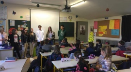 Sezon na praktyczną naukę języków Podróże, LIFESTYLE - Nauka języków, poznawanie obcych kultur, zabawa, a także praca – uczniowie Zespołu Szkół Społecznych Fundacji Edukacji „Fabryczna 10” od lat uczestniczą w obozach i wymianach międzynarodowych. Sezon właśnie się rozpoczął.