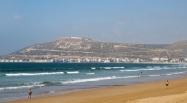 Na wakacje do Maroka Podróże, LIFESTYLE - Maroko to kierunek na udane wakacje. To piaszczyste plaże i aktywny wypoczynek. W kwietniu udostępniono nową atrakcję, ruiny starożytnego miasta Liksus, nieopodal Tangeru. W czerwcu w Fezie i Rabacie odbędą się dwa międzynarodowe festiwale muzyczne. Jest w czym wybierać!
