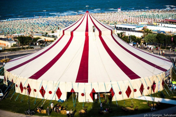 Wielkie letnie wydarzenia w słonecznych Włoszech – zaplanuj wakacje w Rimini i Podróże, LIFESTYLE - Od wielu lat Rimini jest jednym z najczęściej wybieranych kierunków wakacyjnych we Włoszech. Każdy miesiąc obfituje w wiele ciekawych wydarzeń. W czerwcu po raz szósty organizowany jest Festiwal Jedzenia zwany Al Meni, który każdego roku przyciąga tłumy turystów.