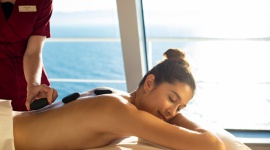 Samsara Spa – oaza relaksu na błękitnym morzu Podróże, LIFESTYLE - Spa Samsara to prawdziwa strefa relaksu, całkowicie poświęcona dobremu samopoczuciu. Jest dostępna na wybranych statkach Costa i zajmuje na każdym z nich prawie 2000 m2. W Samsara Spa odzyskasz energię fizyczną i równowagę psychiczną w duchu starożytnych rzymskich łaźni.