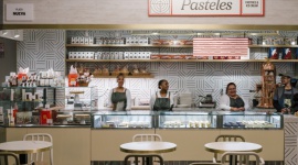 „Little Spain” czyli hiszpańskie mercado w sercu Nowego Jorku Podróże, LIFESTYLE - „Little Spain” to obowiązkowe miejsce dla każdego nowojorczyka, który choć raz zakosztował autentycznej hiszpańskiej kuchni. Żadna inna europejska gastronomia nie niesie ze sobą wpływu tak wielu kultur oraz nie posiada tak różnorodnych składników, co kuchnia hiszpańska.