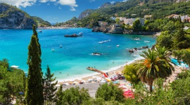 Nowy kierunek z Wrocławia. Polecimy na Korfu! Podróże, LIFESTYLE - Grecka wyspa Korfu to nowy kierunek na lato 2020 z wrocławskiego lotniska. Linie Ryanair ogłosiły, że od czerwca polecimy tam w każdy czwartek. Przewoźnik uruchomił już sprzedaż biletów.