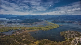 Czarnogóra na cztery pory roku Podróże, LIFESTYLE - W tym, trudnym dla turystyki, czasie, kiedy wszyscy muszą pozostawać w izolacji, Narodowa Organizacja Turystyki Czarnogóry przygotowała materiał filmowy, który pokazuje, że jest to kierunek na każdą porę roku.