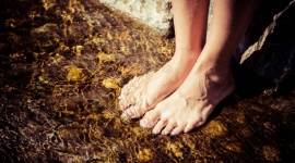 „Natural wellness” – prosty sposób na stres Podróże, LIFESTYLE - Po miesiącach izolacji, wiele osób marzy o odstresowaniu się na łonie natury. Planując urlop wypatrujemy otwartych przestrzeni, poszukujemy form detoksykacji i regeneracji sił. Trafionym wyborem mogą okazać się ścieżki „natural wellness”, dostępne we włoskim regionie Trentino.