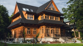 Willa Elżbiecina z 1912 roku Podróże, LIFESTYLE - Willa Elżbiecina z 1912 roku z widokiem na przedwojenne Zakopane. To architektoniczna pamiątka – zakopiańska Willa Elżbiecina z 1912 roku, w pełni nieodkryte i nieznane dotąd miejsce, które dotrwało do naszych czasów w niemal niezmienionej formie.