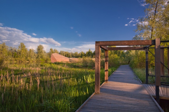 Najlepsze rodzinne atrakcje na łonie natury w Małopolsce Podróże, LIFESTYLE - Spokojna wędrówka po bobrowisku, spacer po bajecznej Pustyni Błędowskiej, a może wspólna wyprawa rowerowa? W Małopolsce każda rodzina znajdzie bezpieczną i atrakcyjną formę spędzenia wolnego czasu, łapiąc ostatnie chwile dobrej pogody.