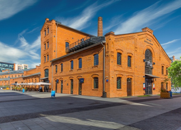 Zamykamy Muzeum - oferujemy zwiedzanie online Podróże, LIFESTYLE - Choć od 7 do 29 listopada, zgodnie z rządowymi obostrzeniami, Muzeum Polskiej Wódki nie będzie można zwiedzać osobiście, galerię i eksponaty będzie można nadal zwiedzać online. Zapraszamy także do poznania tajemnic naszego Muzeum oraz ludzi, którzy tu pracują.