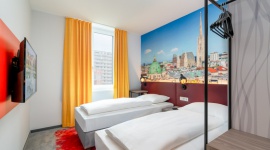 Campanile na rynku europejskim. Hotele, które zapisały się w historii marki Podróże, LIFESTYLE - Od rodzinnej sieci podmiejskich hoteli-restauracji po globalną markę oferującą zlokalizowane w wielkich metropoliach innowacyjne obiekty – hotele Campanile od ponad 40 lat podążają z duchem czasu. Które obiekty zapisały się w dziejach ekspansji marki na rynku europejskim?